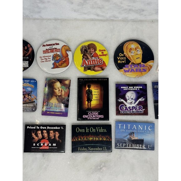 LOT OF 18 VINTAGE WALMART ADVERTISING PINS MOVIES - Picture 5 of 16